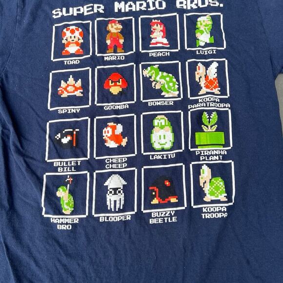 Super Mario Men's size L , short sleeve, crewneck T-shirt . Navy - Picture 1 of 3